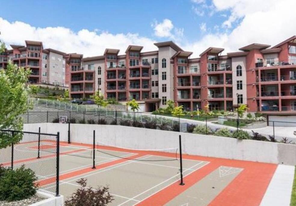 In The Okanagan - Copper Sky, Apartment
